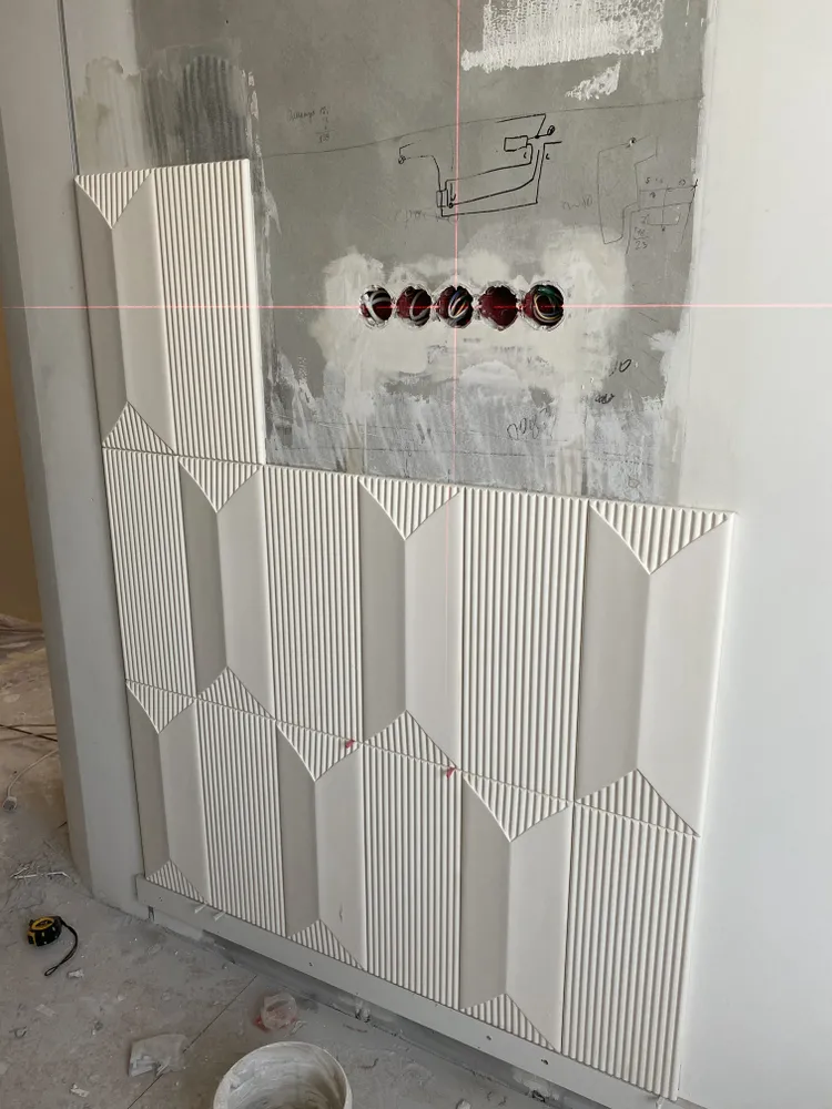 Гипсовая 3d панель "Гранд" с достаточно крупным рельефом. 