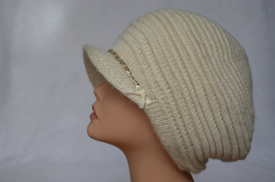 Женская белая вязаная кепка из альпака Vizio 5003