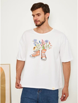 МУЖСКАЯ ФУТБОЛКА БЕЛЫЙ "ЦВЕТОЧНЫЕ КЕДЫ"