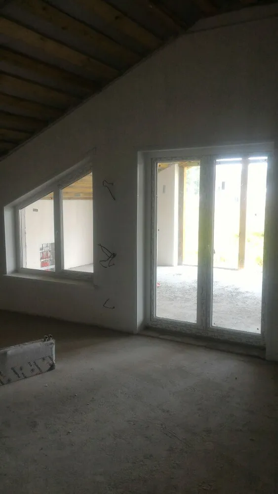 монтаж окна (трапеции) в частном доме и входной двери из ПВХ 70 мм. Всего 15 изделий установлено