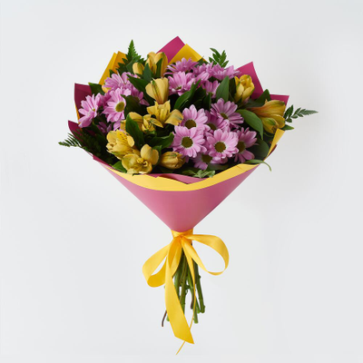 Букет из хризантем и альстромерии