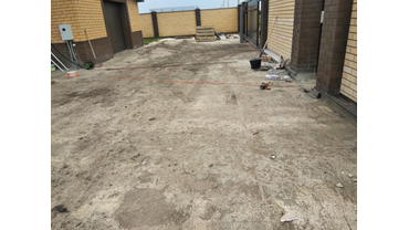 Прокладка 240 метров кабеля в грунте и бетоне. 
Соединение двух домофонов с функцией интеркома. 
Установка электозамка. 
Установка вызывной панели с углом обзора 120 град. 
Качественный монтаж ! 