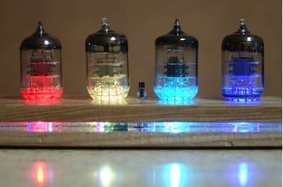 Бинарные часы CLO c винтажными радиолампами - 3