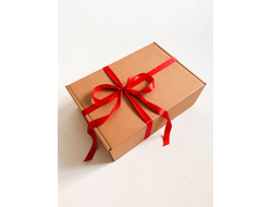 2 штуки - Подарочная коробка GILEV 44x32x15см с красной лентой и наполнителем крафт