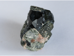 Шпинель черная на породе, Россия, Якутия (39*29*22 мм, 38 г) №18219