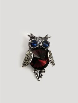 (АРТИКУЛ: 6875/8) БРОШКА ЖЕНСКАЯ "СОВА", НЕБОЛЬШАЯ, В СЕРЕБРИСТО-БОРДОВЫХ ТОНАХ, МЕТАЛЛ , СТРАЗЫ, КРИСТАЛЛ