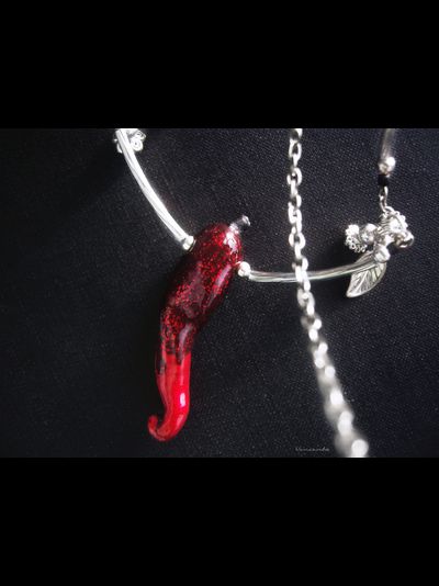 Подвеска с мерцающим перцем "Из сада Наваждений", стиль - готическая романтика