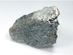 Дельхайелит с серебристой иризацией, светится в УФ, Россия, Мурманская обл. (63*39*32 мм, вес: 85 г) №26498