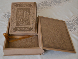 Коран на арабском в шкатулке