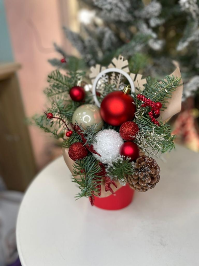 Новогодняя композиция в коробке