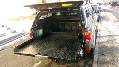 Платформа грузовая выкатная Mitsubishi L200 (2006-2014, двойная кабина, короткий кузов, установка без пластикового вкладыша) АВС-Дизайн