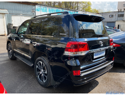 Рестайлинг Toyota Land Cruiser 200 из 2008-2015 в Lounge 2021 года