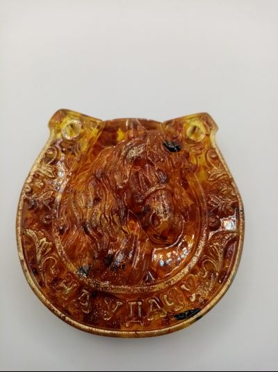 Магнит подкова с лошадью.