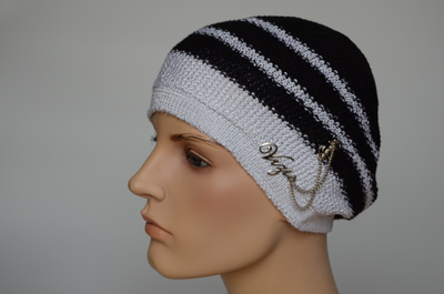 beret-chernyy-v-polosku-iz-kollekcii-chernyh-beretov-v-polosku