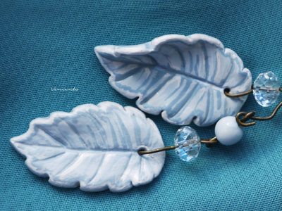 Серьги-листья с хрустальными бусинами "Из сновидений"