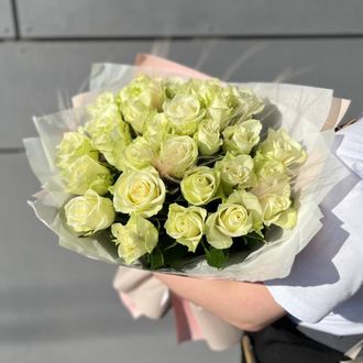 Букет из 25 белых роз