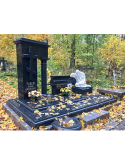 Мемориальный комплекс на могилу из габбро-диабаза