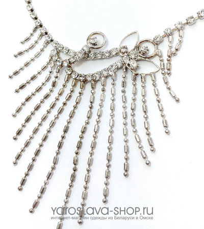 Колье под серебро со стразами