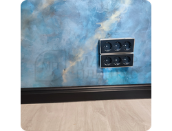 Плинтус ХДФ Dollken Cubu Hamburg Style 80мм Х 2,5 м 1144 Черный в интерьере 1