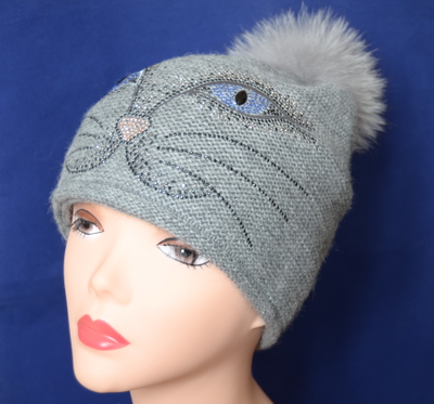 shapka-koshka-zhenskaya-s-pomponom-zima-2017-kupit