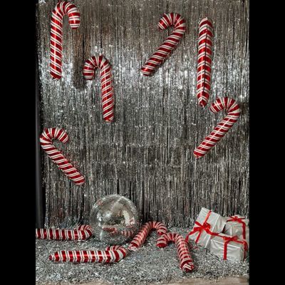 Новогодняя фотозона в серебряном стиле с леденцами № 1492