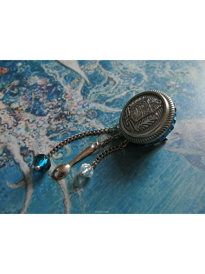 Брошь в стиле Алисы в Стране Чудес - &quot;Странное чаепитие&quot;