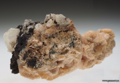 Ольмиит и кальцит. Южная Африка. 52*35*30мм.