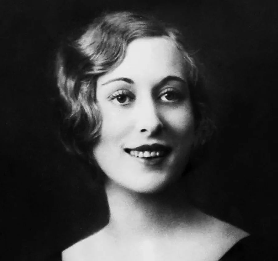 Эсте Лаудер | духи Estee Lauder парфюмерный магазин парфюм винтажная парфюмерия духи +купить Estee Lauder | духи Эсте Лаудер сайт магазин духов биография семья парфюм парфюмерия духи +купить