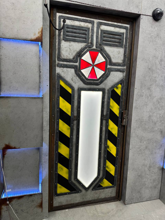 Door to the red queen room