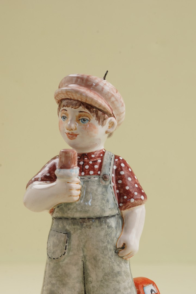 Мальчик с мороженым