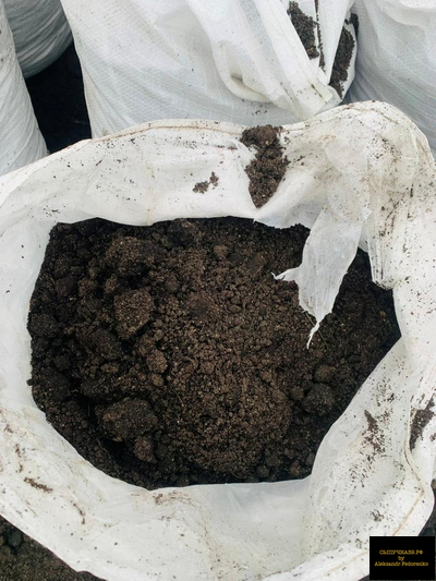 земля в мешках