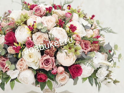 Композиция из искусственных цветов высокого качества в вазе № УНС0052 /купить в Москве