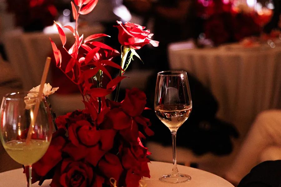 Оформление презентации Kuppersberg цветочными композициями от компании "Приятно" 