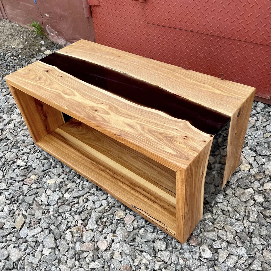 Тумба из карагача с черной рекой из эпоксидной смолы. Работа spilcenter.com