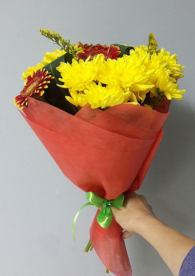 Букет из хризантем с герберой