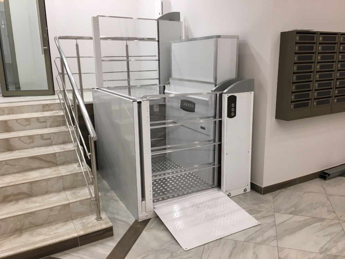 Лифтрон 2000. Подъемная платформа с вертикальным перемещением. Платформа инвалидная пви 220. Подъемник вертикальный inva 440. Подъемная платформа лифтрон 4000.