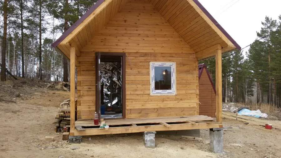 В бане установлен стекло пакет, производиться внутренняя отделка парилки вспененным фольгированным полиэтиленом.