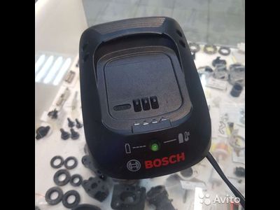 Зарядное устройство bosch 2607225273 + Аккумулятор б/у