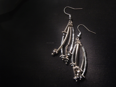 "Ледяные веточки", длинные серьги из бисера и бусин