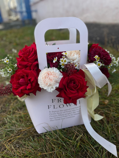 Изящная композиция в сумочке