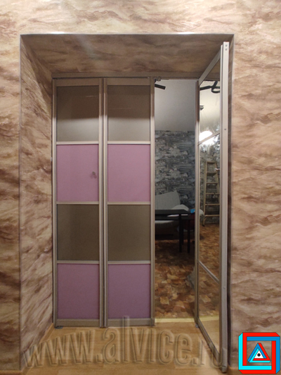 Комбинированный дверной блок из 3-х створок