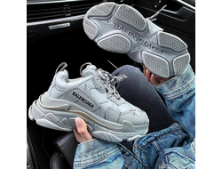 Кроссовки Balenciaga Triple S серые с надписями в Новосибирске