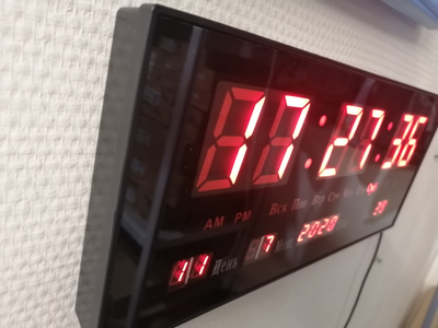 Настенно-настольные электронные часы JH3615  красные