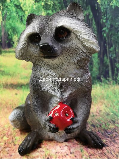 Енот с яблоком 25*20см    0,8кг    полистоун Россия  1152/012825