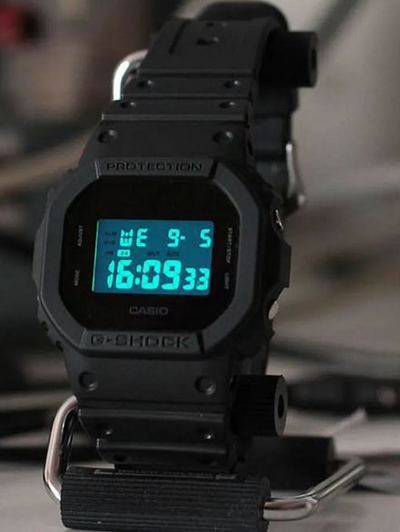 Gshock dw 2025 5600 bb