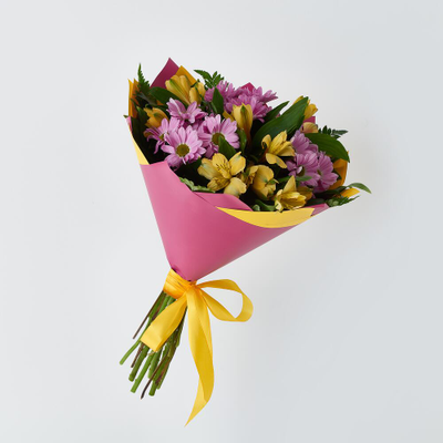 Букет из хризантем и альстромерии