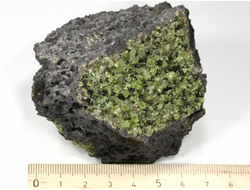 Хризолит (Перидот, Оливин), кристаллы на породе, США (57*55*50 мм, 243 г) №28829