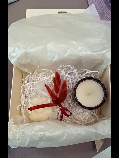 Подарочный набор: свеча из соевого воска в красивой баночке, ароматическое саше