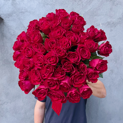 Букет красных роз 51 шт
