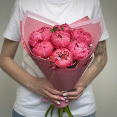 7 коралловых пионов